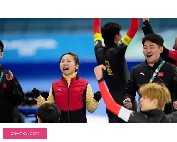 李琰率队夺一金两铜笑谈合约事